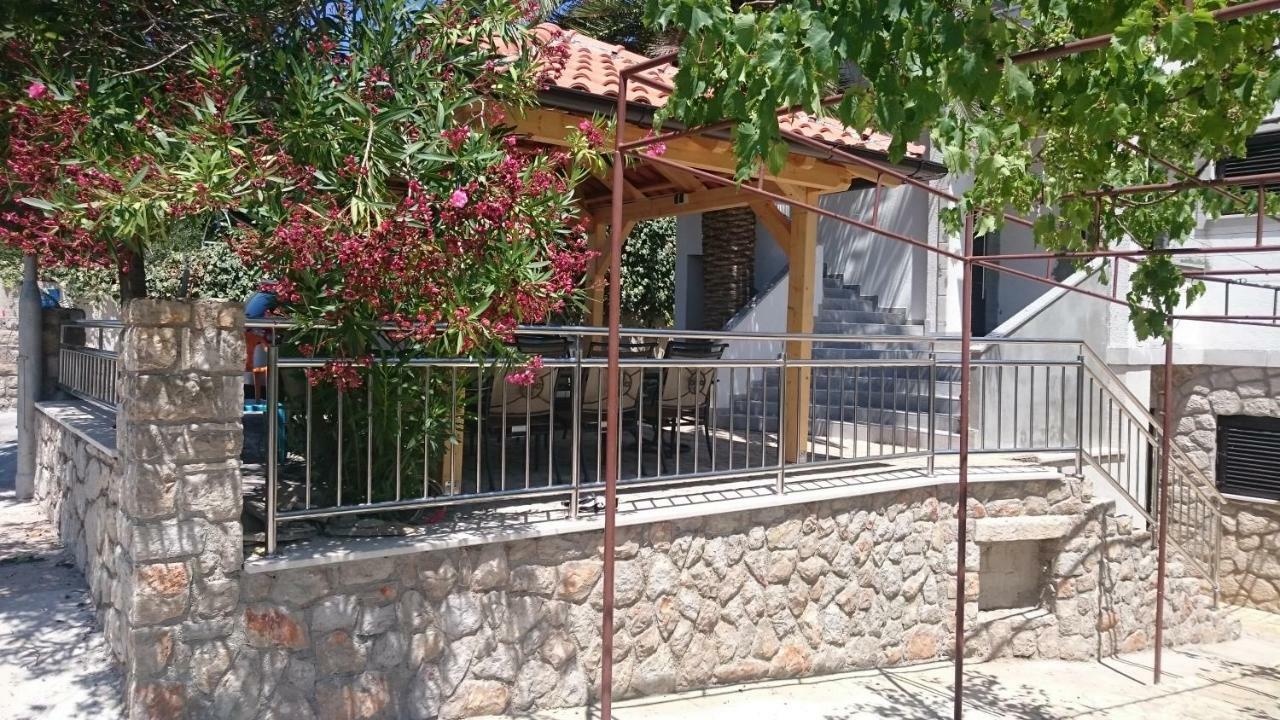 Apartments Vila Tisa Mali Losinj Bagian luar foto