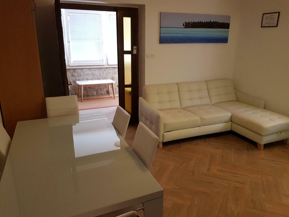 Apartments Vila Tisa Mali Losinj Bagian luar foto